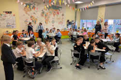 Трек «Орлёнок-эрудит» программы «Орлята России» завершился яркой интеллектуальной игрой «С миру по нитке!».